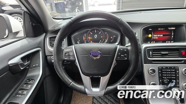 Volvo S60 2017 — photo 13