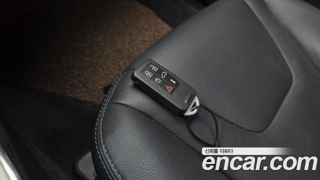 Volvo S60 2017 — photo 17