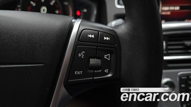 Volvo S60 2017 — photo 20