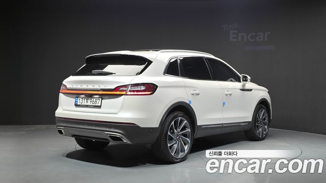 Lincoln Nautilus 2023 — photo 2