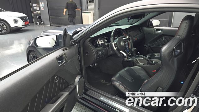 Ford Mustang 2010 — photo 10