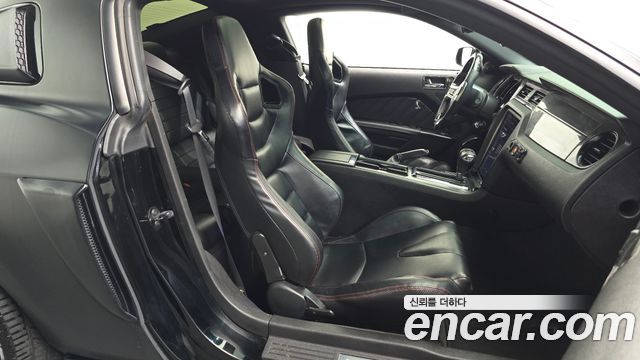 Ford Mustang 2010 — photo 12