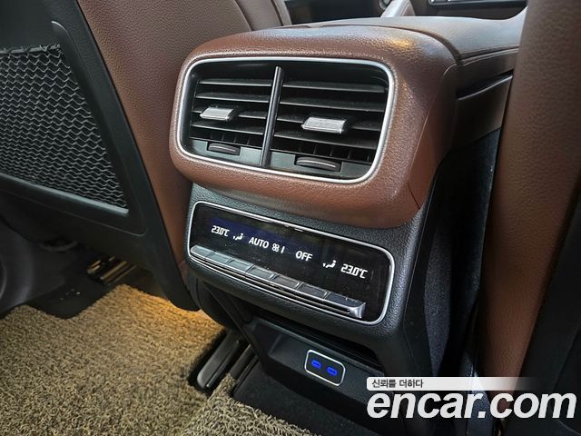 Mercedes-Benz GLE-Class 2024 — photo 16