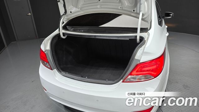 Hyundai Accent 2016 — photo 30