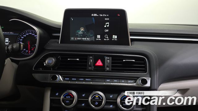 Genesis G70 2018 — photo 20
