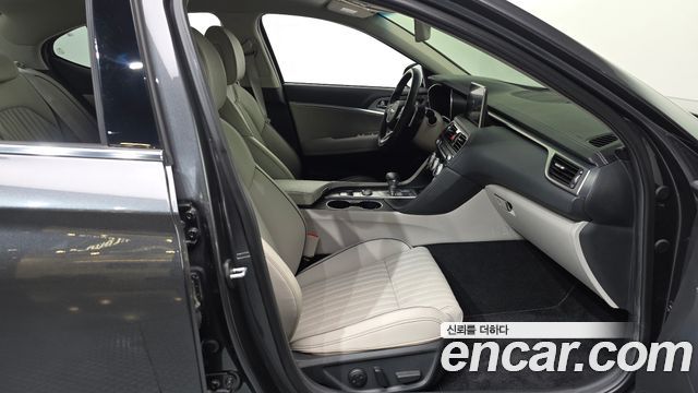 Genesis G70 2018 — photo 16