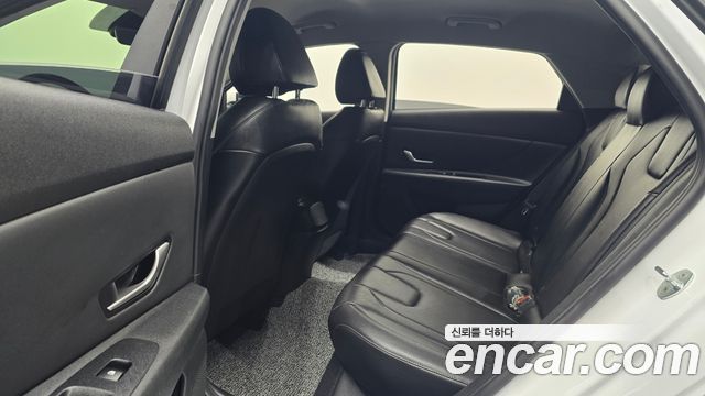 Hyundai AVANTE 2021 — photo 18