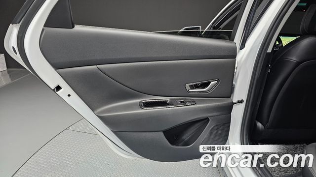 Hyundai AVANTE 2021 — photo 15