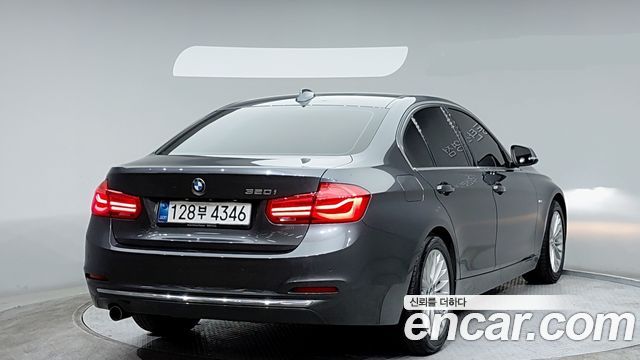 BMW 3-Series 2018 — photo 2