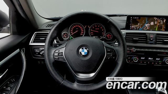 BMW 3-Series 2018 — photo 11