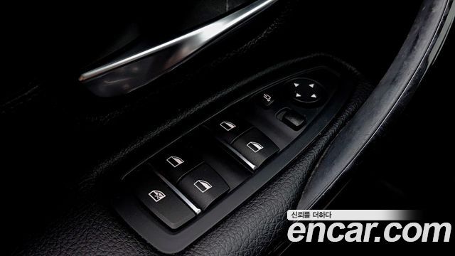 BMW 3-Series 2018 — photo 13