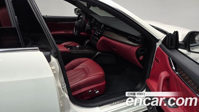 Maserati Quattroporte 2022 — photo 17