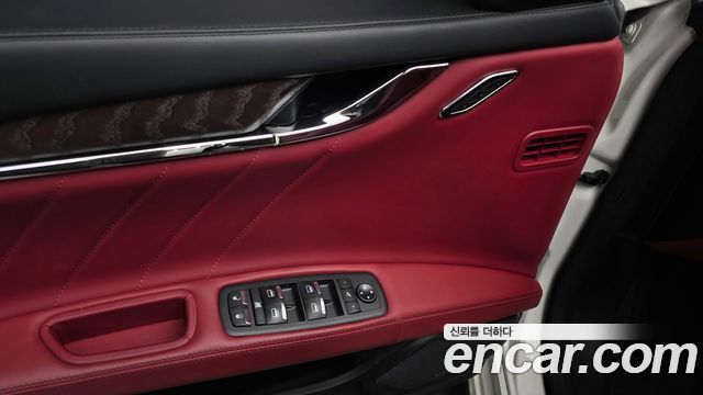 Maserati Quattroporte 2022 — photo 24