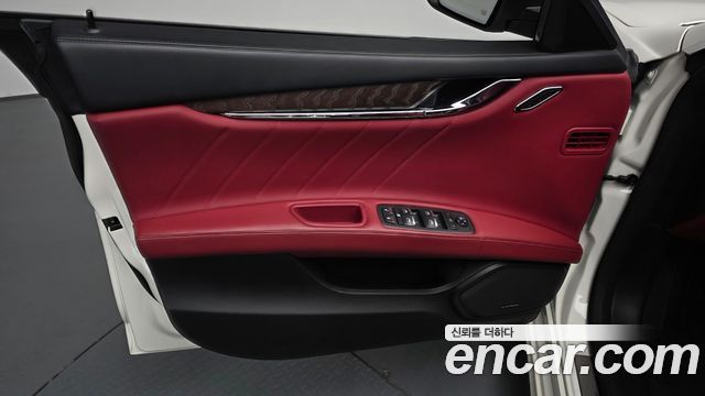 Maserati Quattroporte 2022 — photo 14
