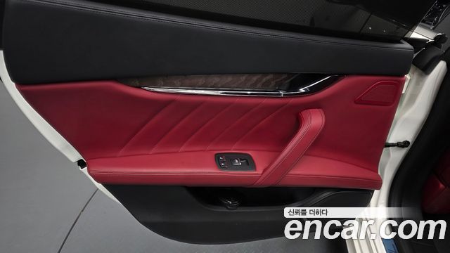 Maserati Quattroporte 2022 — photo 15