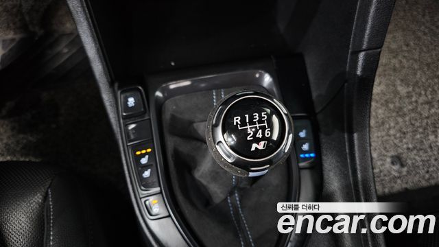 Hyundai Veloster 2019 — photo 12