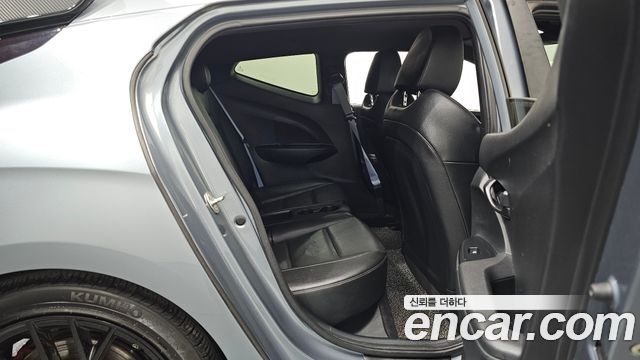 Hyundai Veloster 2019 — photo 17
