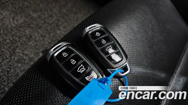 Hyundai Veloster 2019 — photo 22