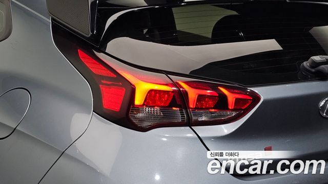 Hyundai Veloster 2019 — photo 9