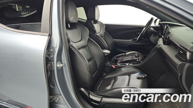 Hyundai Veloster 2019 — photo 16