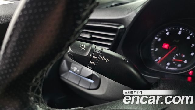 Hyundai Veloster 2019 — photo 28