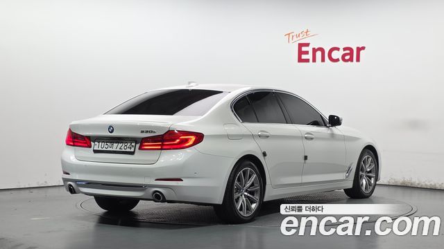 BMW 5-Series 2020 — photo 2