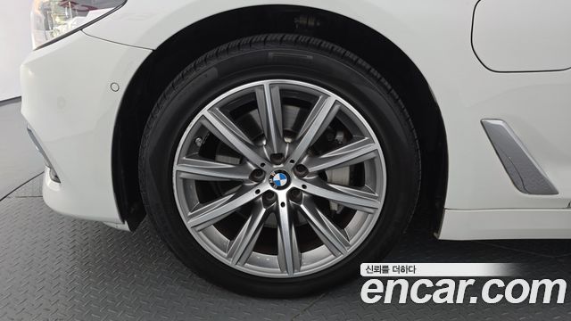 BMW 5-Series 2020 — photo 5