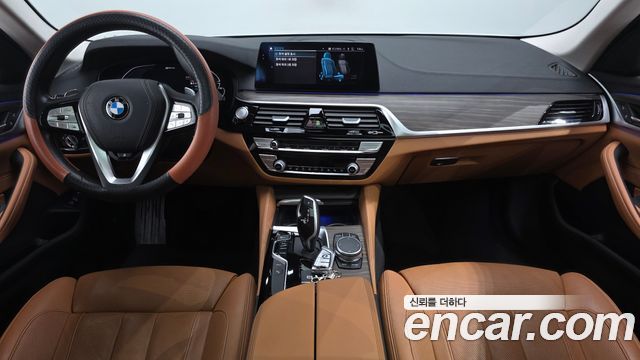 BMW 5-Series 2020 — photo 10