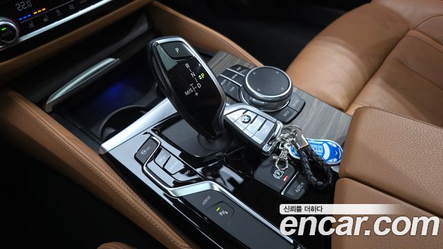 BMW 5-Series 2020 — photo 12
