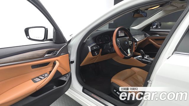 BMW 5-Series 2020 — photo 13