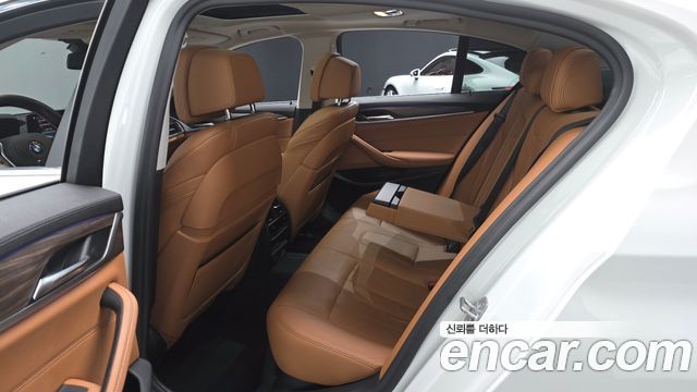 BMW 5-Series 2020 — photo 17