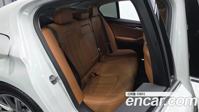 BMW 5-Series 2020 — photo 18