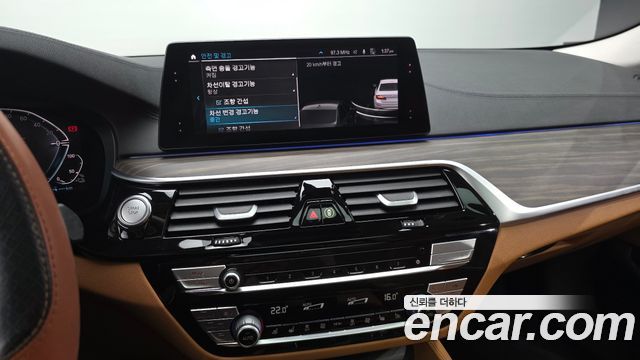 BMW 5-Series 2020 — photo 23