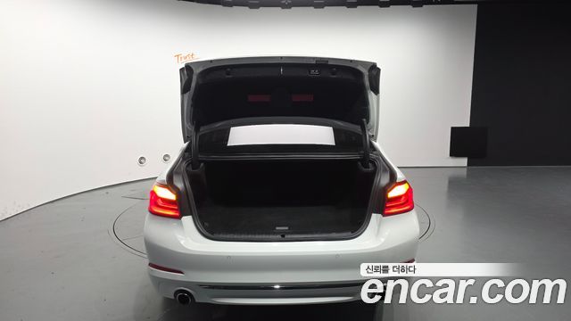 BMW 5-Series 2020 — photo 26