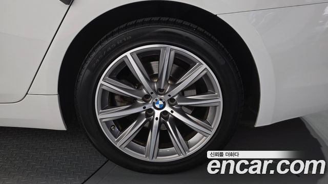 BMW 5-Series 2020 — photo 7