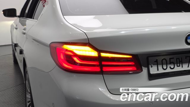 BMW 5-Series 2020 — photo 9