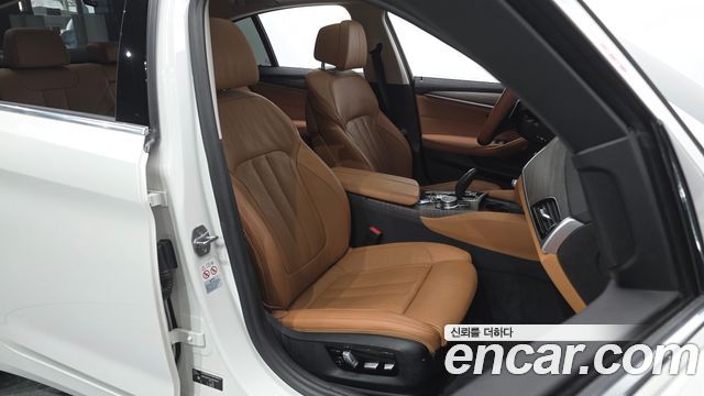 BMW 5-Series 2020 — photo 16