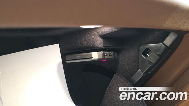 BMW 5-Series 2020 — photo 30
