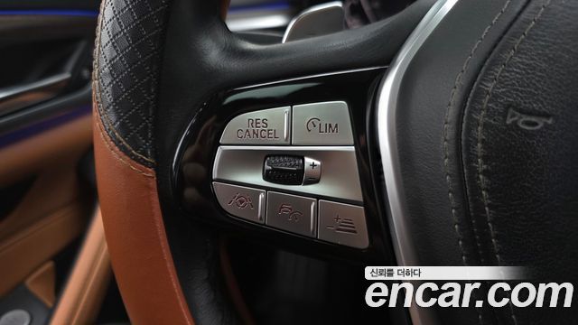 BMW 5-Series 2020 — photo 31