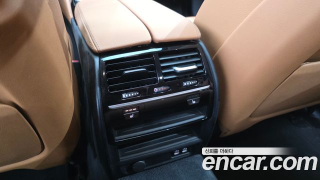 BMW 5-Series 2020 — photo 32