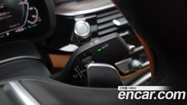 BMW 5-Series 2020 — photo 35