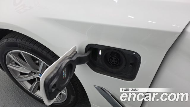 BMW 5-Series 2020 — photo 37