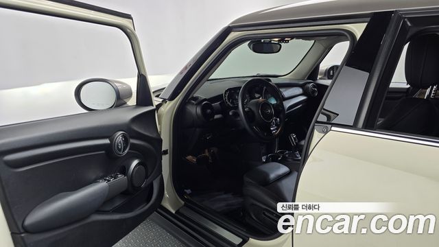 Mini Cooper 2021 — photo 13