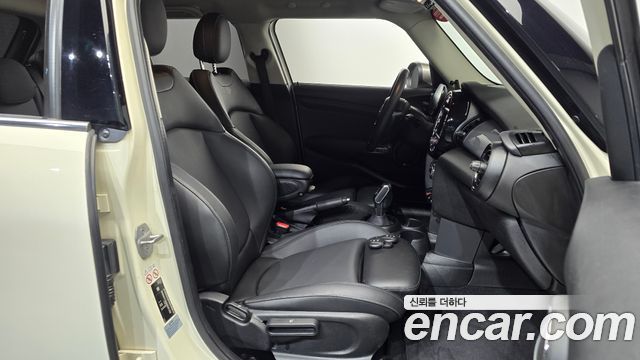 Mini Cooper 2021 — photo 16