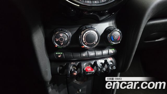Mini Cooper 2021 — photo 31