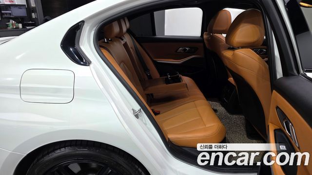 BMW 3-Series 2024 — photo 17