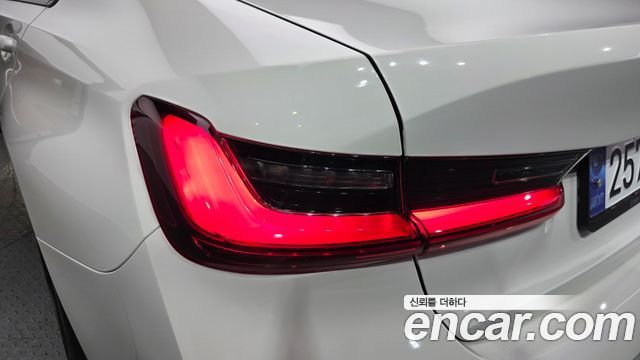 BMW 3-Series 2024 — photo 9