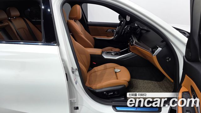 BMW 3-Series 2024 — photo 16