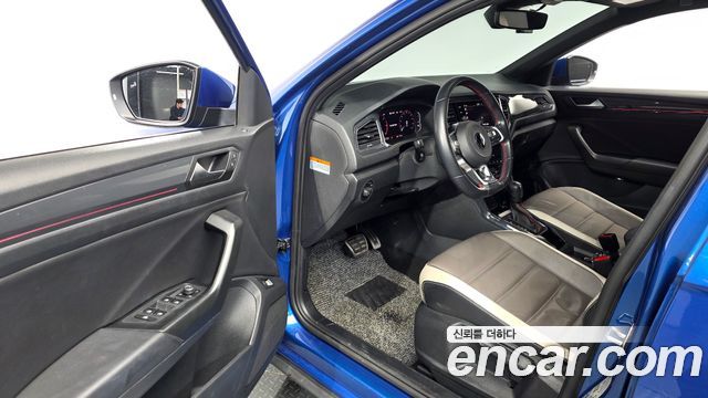 Volkswagen T-Roc 2021 — photo 13