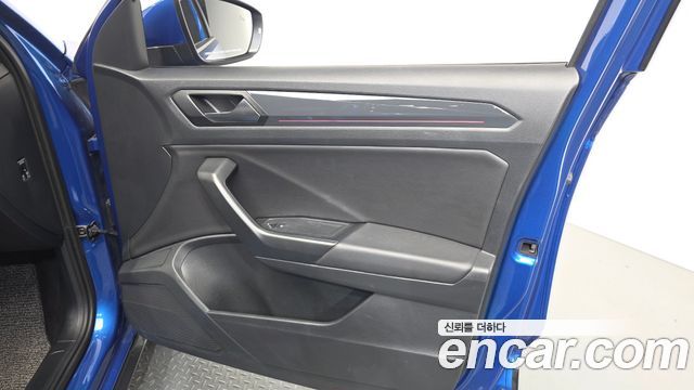 Volkswagen T-Roc 2021 — photo 14